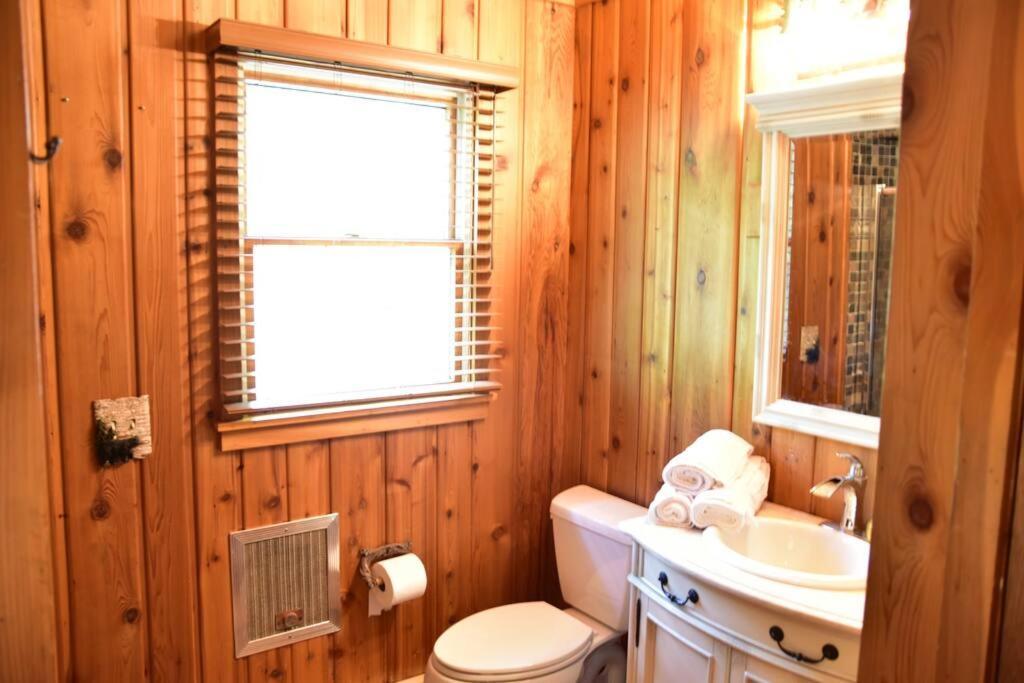 Quiet And Comfy 3Bed/2Bath - Chalet With Hot Tub. Cedar Dış mekan fotoğraf
