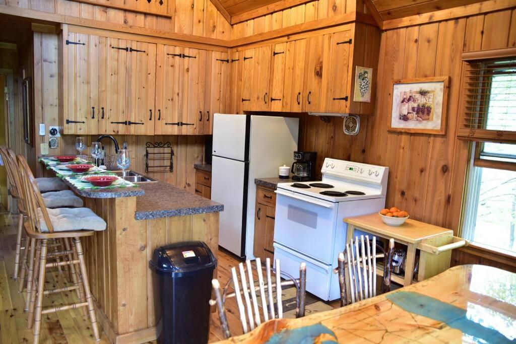 Quiet And Comfy 3Bed/2Bath - Chalet With Hot Tub. Cedar Dış mekan fotoğraf