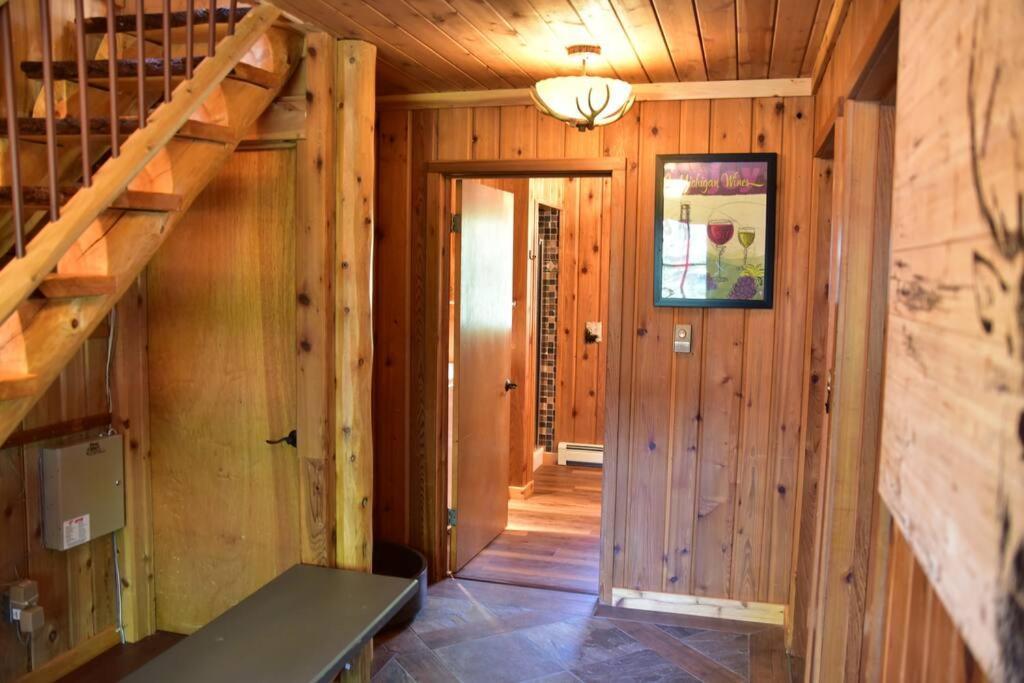 Quiet And Comfy 3Bed/2Bath - Chalet With Hot Tub. Cedar Dış mekan fotoğraf