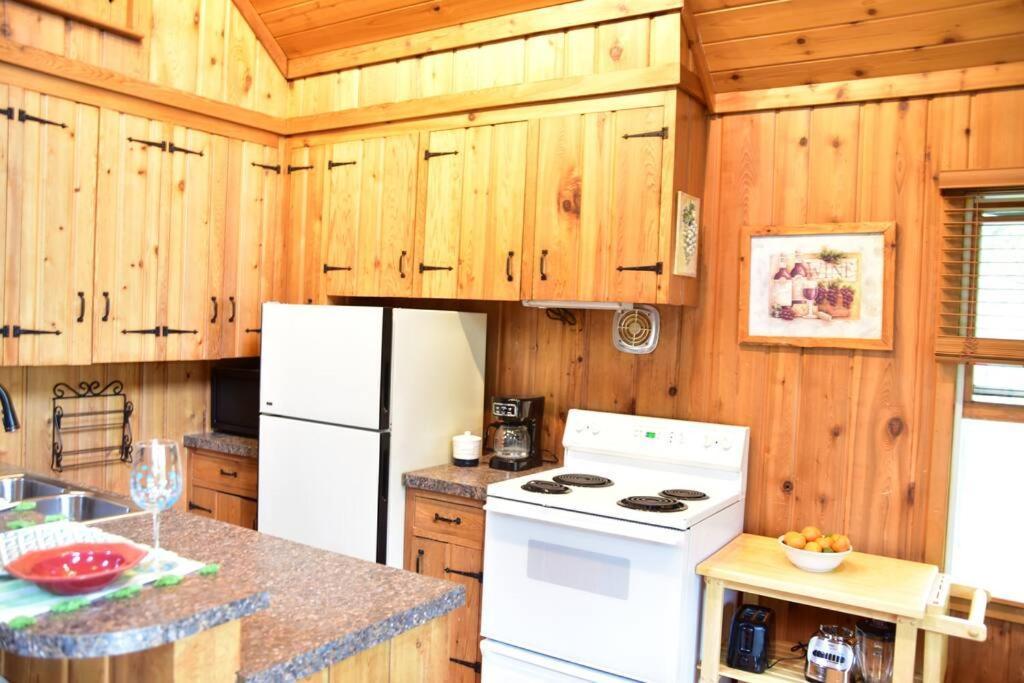Quiet And Comfy 3Bed/2Bath - Chalet With Hot Tub. Cedar Dış mekan fotoğraf