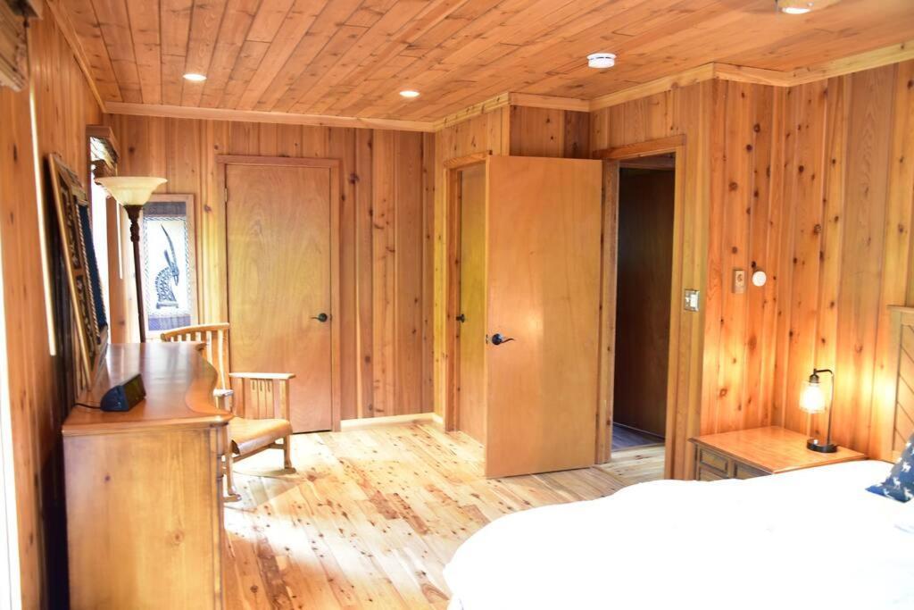 Quiet And Comfy 3Bed/2Bath - Chalet With Hot Tub. Cedar Dış mekan fotoğraf