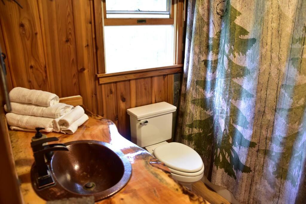 Quiet And Comfy 3Bed/2Bath - Chalet With Hot Tub. Cedar Dış mekan fotoğraf