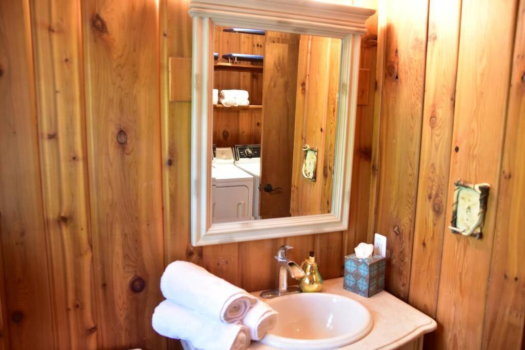 Quiet And Comfy 3Bed/2Bath - Chalet With Hot Tub. Cedar Dış mekan fotoğraf