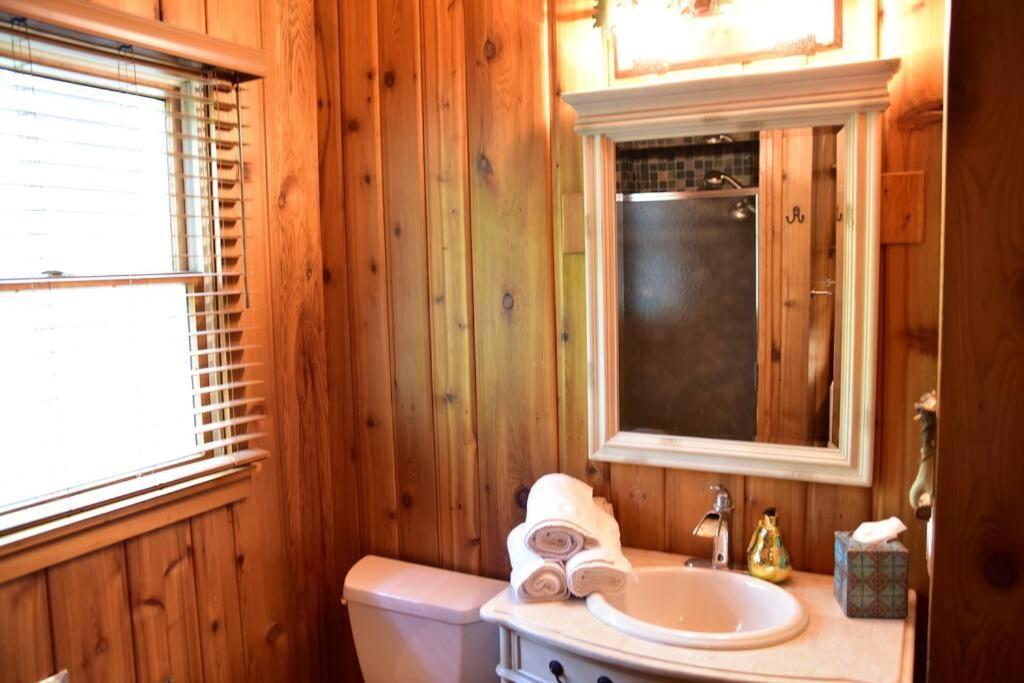 Quiet And Comfy 3Bed/2Bath - Chalet With Hot Tub. Cedar Dış mekan fotoğraf
