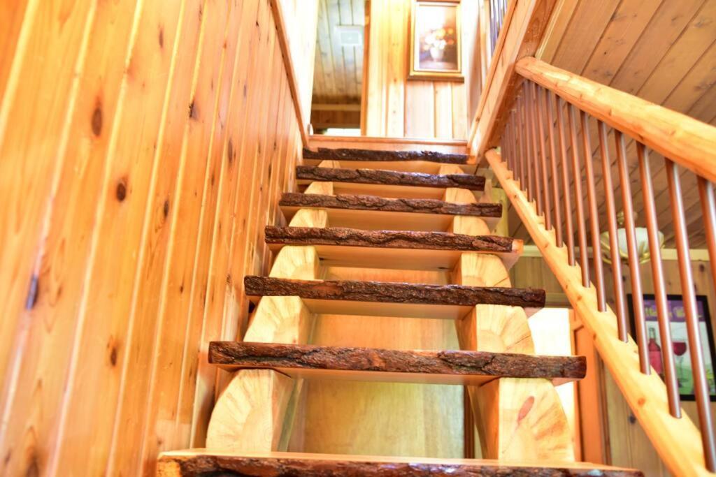 Quiet And Comfy 3Bed/2Bath - Chalet With Hot Tub. Cedar Dış mekan fotoğraf
