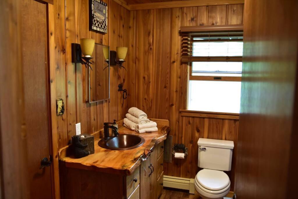 Quiet And Comfy 3Bed/2Bath - Chalet With Hot Tub. Cedar Dış mekan fotoğraf