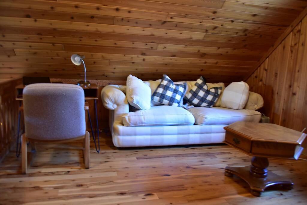Quiet And Comfy 3Bed/2Bath - Chalet With Hot Tub. Cedar Dış mekan fotoğraf
